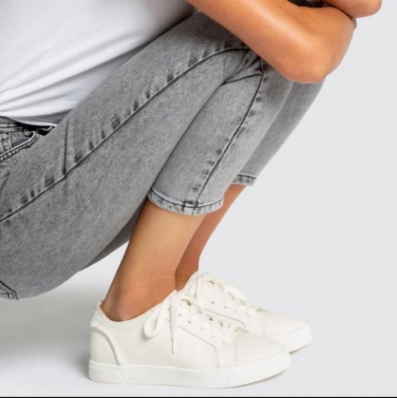 Dolce Vita Shoes - Dolce Vita | Zia Clean White Leather Sneaker | Womens Size 7.5
